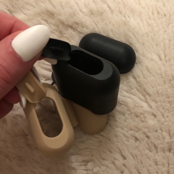 Airpod cases - Picture 4 of 4